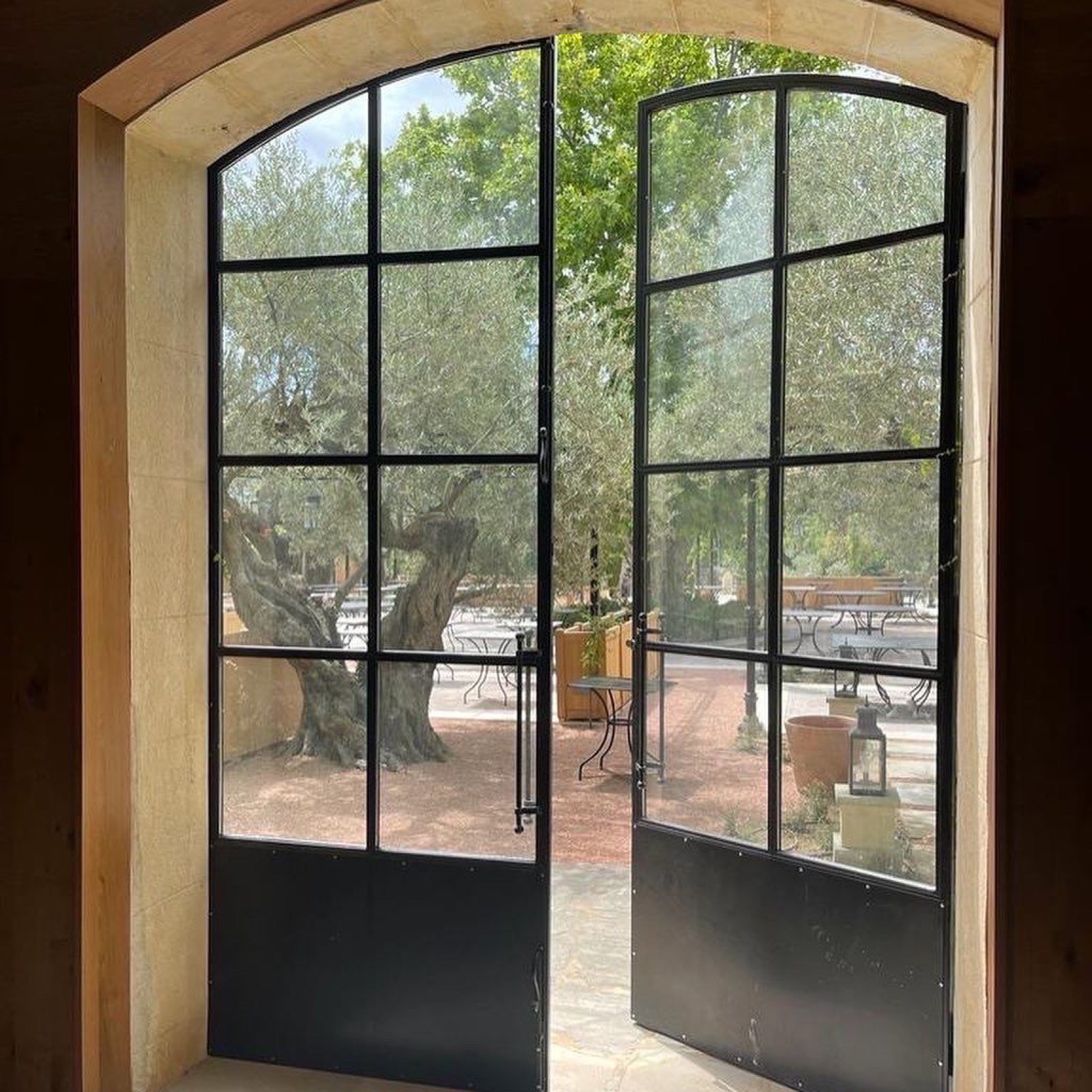 Thermolaquage d'un ensemble de serrureries pour Château Estoublon à Fontvieille 13390