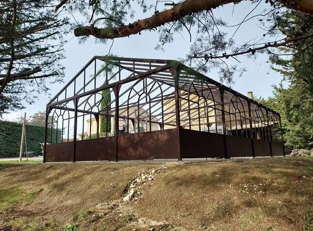 Thermolaquage complet d'un bâtiment avec salle de fête dans un domaine dans le Luberon