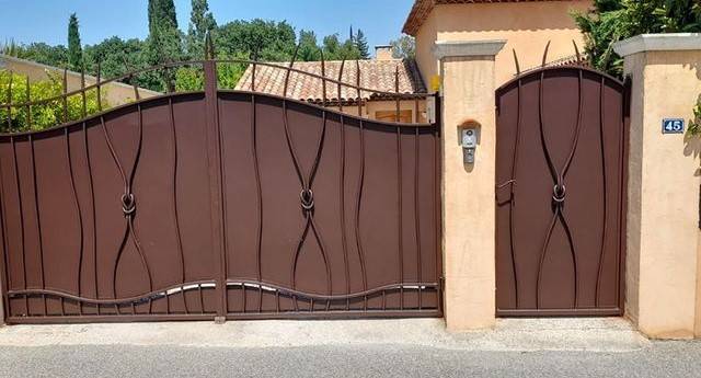 Rénovation d'un portail en métal et thermolaquage pour le protéger à Manosque