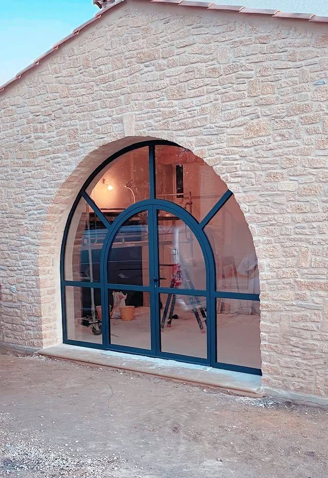 Thermolaquage d'une verrière en métal par un professionnel à Aix-en-Provence