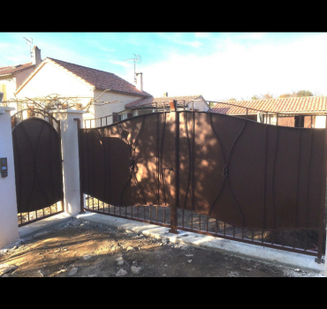 Thermolaquage de portails en fer forgé pour artisans serruriers à Manosque