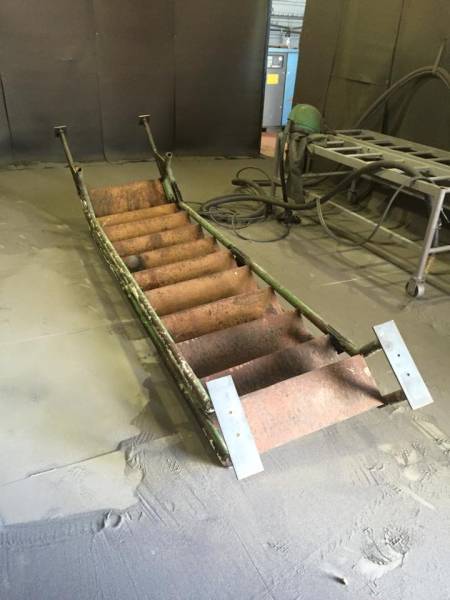 Rénovation et thermolaquage d'escaliers extérieurs pour une entreprise à Apt